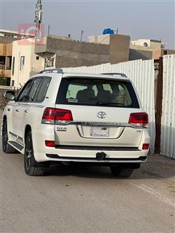 تۆیۆتا لاند کروزەر